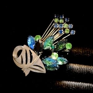 Vintage uranium glass Brooch